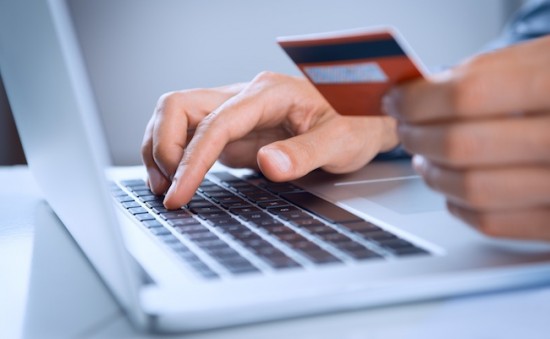 ordinateur-ecommerce-carte-paiement