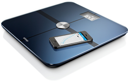 La balance de Withings mesure notamment le poids et l'indice de masse corporel. Les évolutions sont consultables sur smatphone.